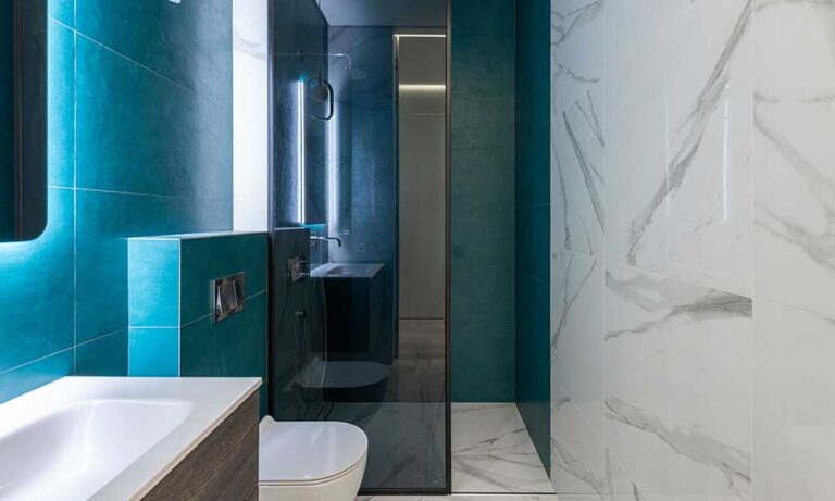 Los colores más recomendados para crear un ambiente elegante en el baño